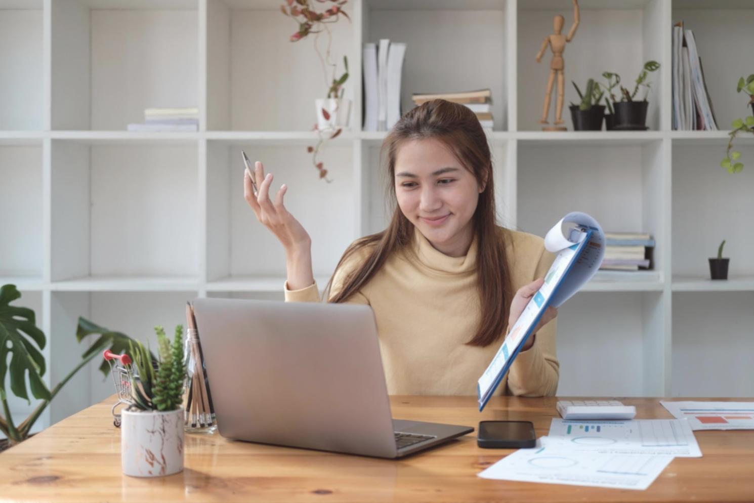 Teilnehmer bei der praktischen Arbeit mit Finanzanalyse-Software